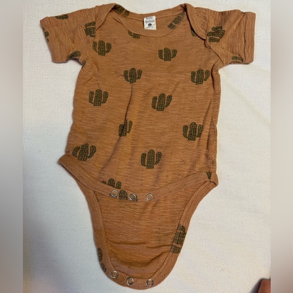 Kate Quinn | Bundle of 3 Short Sleeve Lap Neck Bodysuits | 6-12 months - Picture 6 of 8